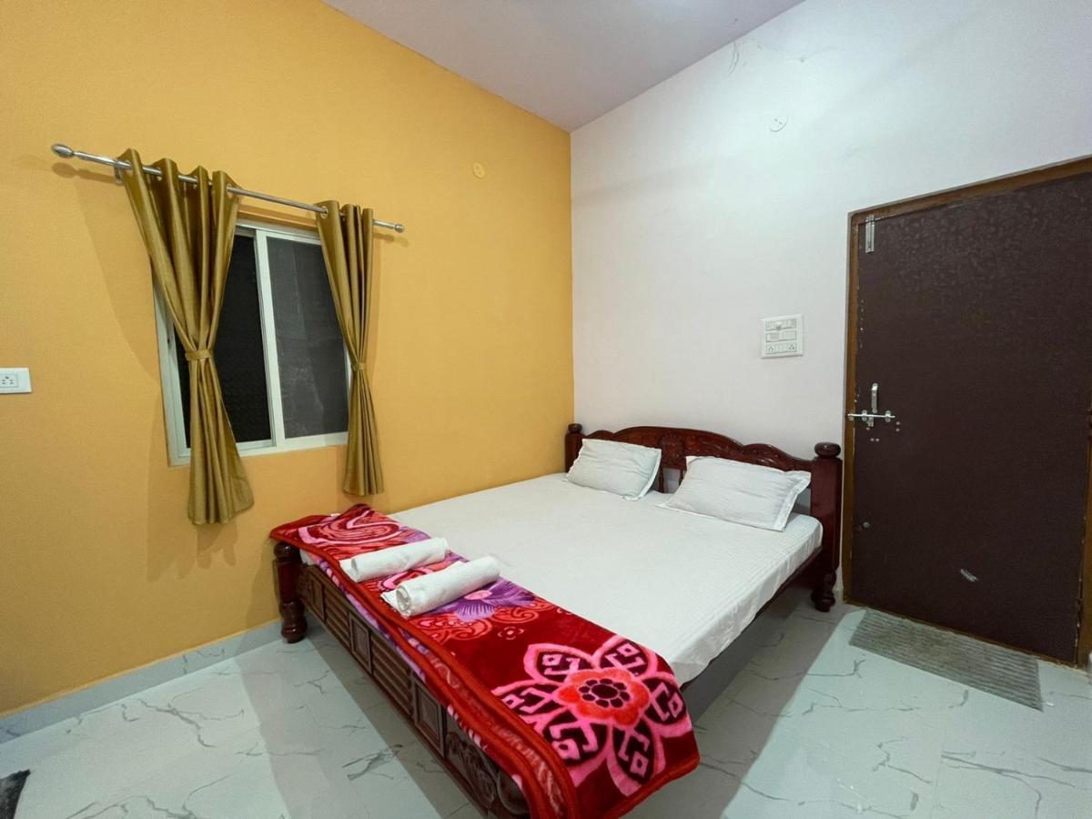 Veeru Homestay Hospet Zewnętrze zdjęcie
