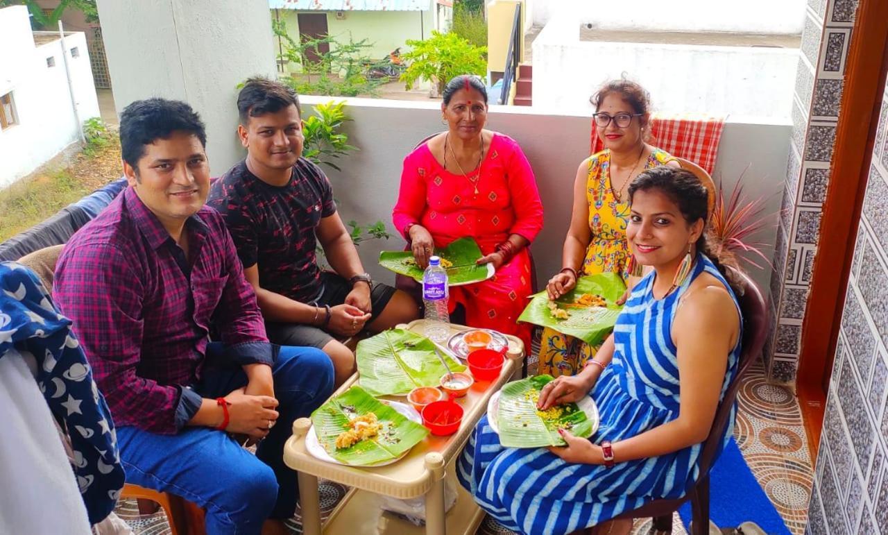 Veeru Homestay Hospet Zewnętrze zdjęcie