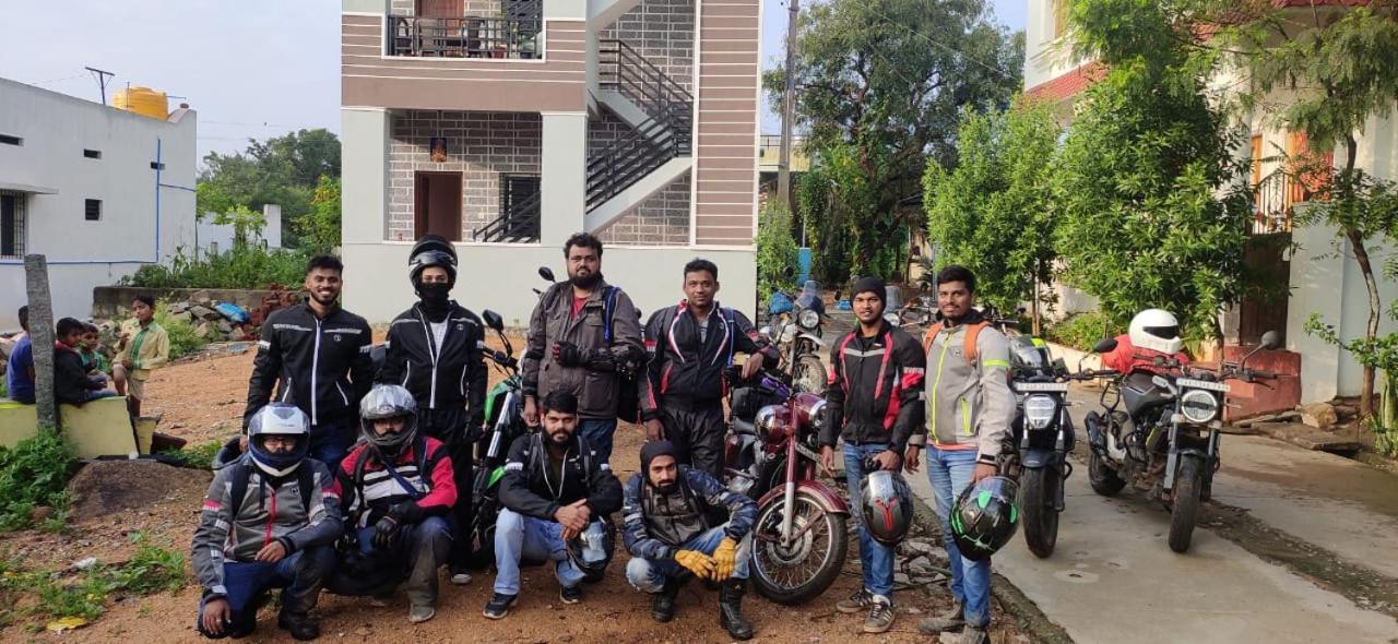 Veeru Homestay Hospet Zewnętrze zdjęcie